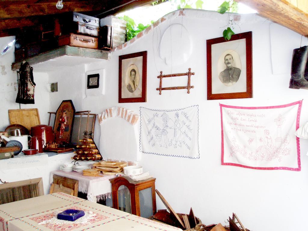 Penzion A Restauracia Toldi Galanta Ngoại thất bức ảnh