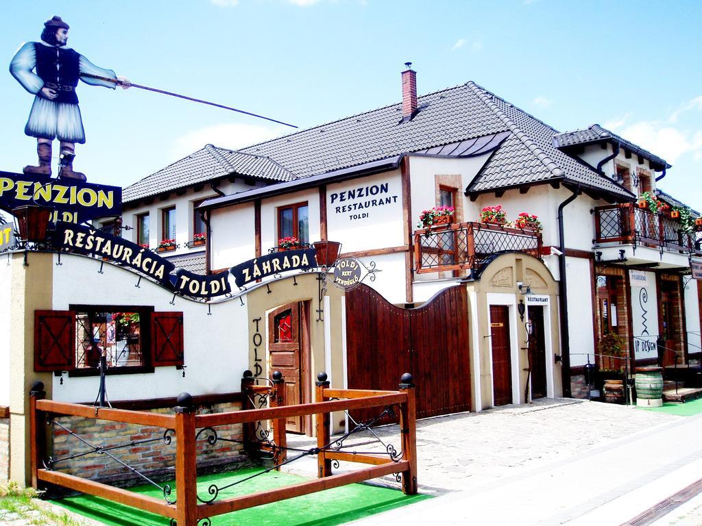 Penzion A Restauracia Toldi Galanta Ngoại thất bức ảnh
