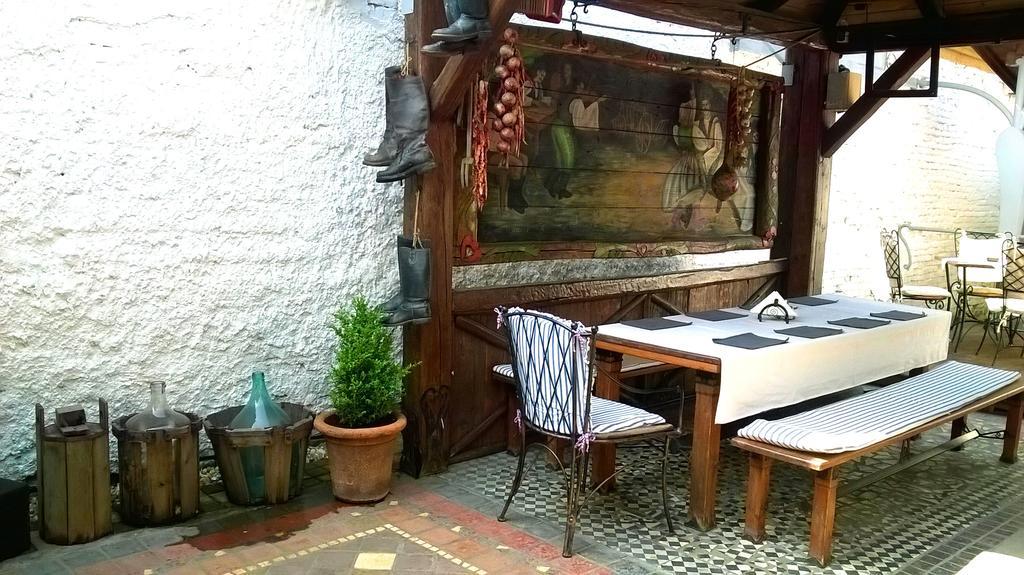 Penzion A Restauracia Toldi Galanta Ngoại thất bức ảnh