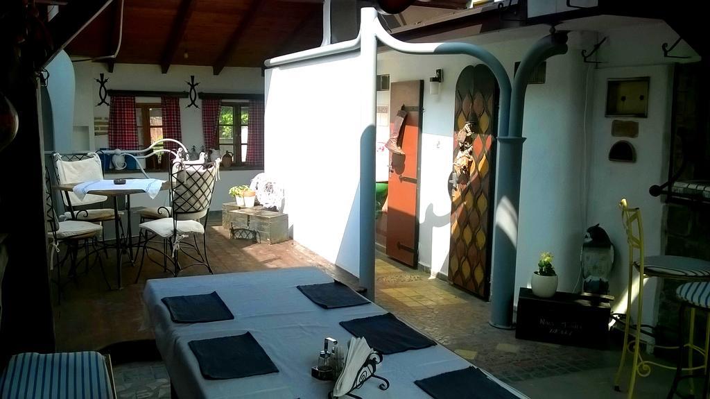 Penzion A Restauracia Toldi Galanta Ngoại thất bức ảnh