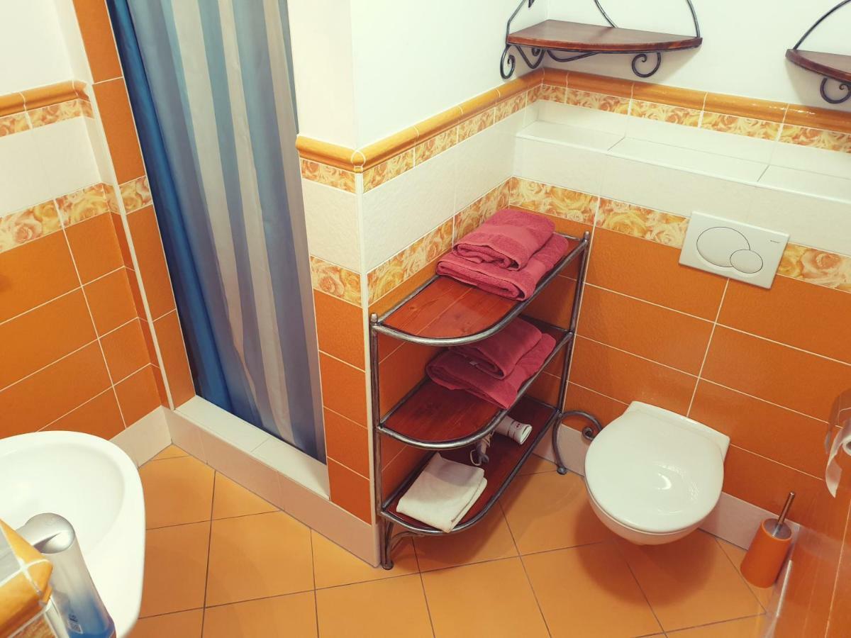Penzion A Restauracia Toldi Galanta Ngoại thất bức ảnh