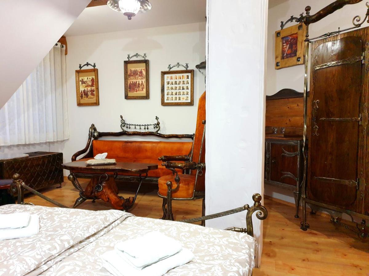 Penzion A Restauracia Toldi Galanta Ngoại thất bức ảnh