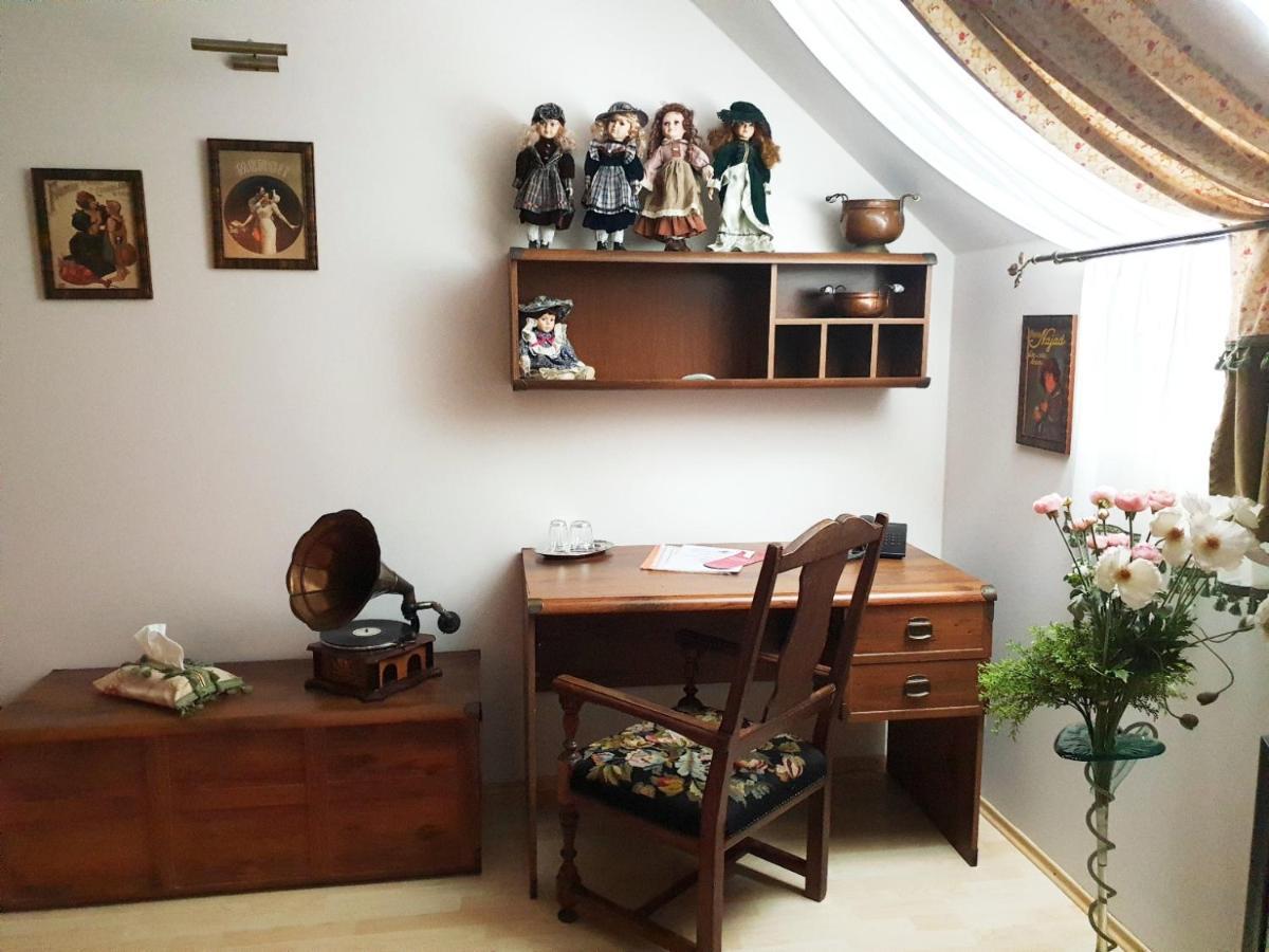 Penzion A Restauracia Toldi Galanta Ngoại thất bức ảnh